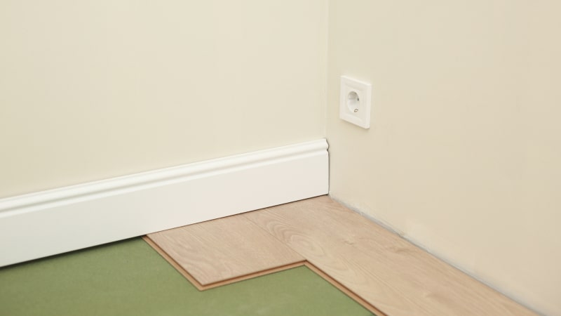 Laminat und Leisten